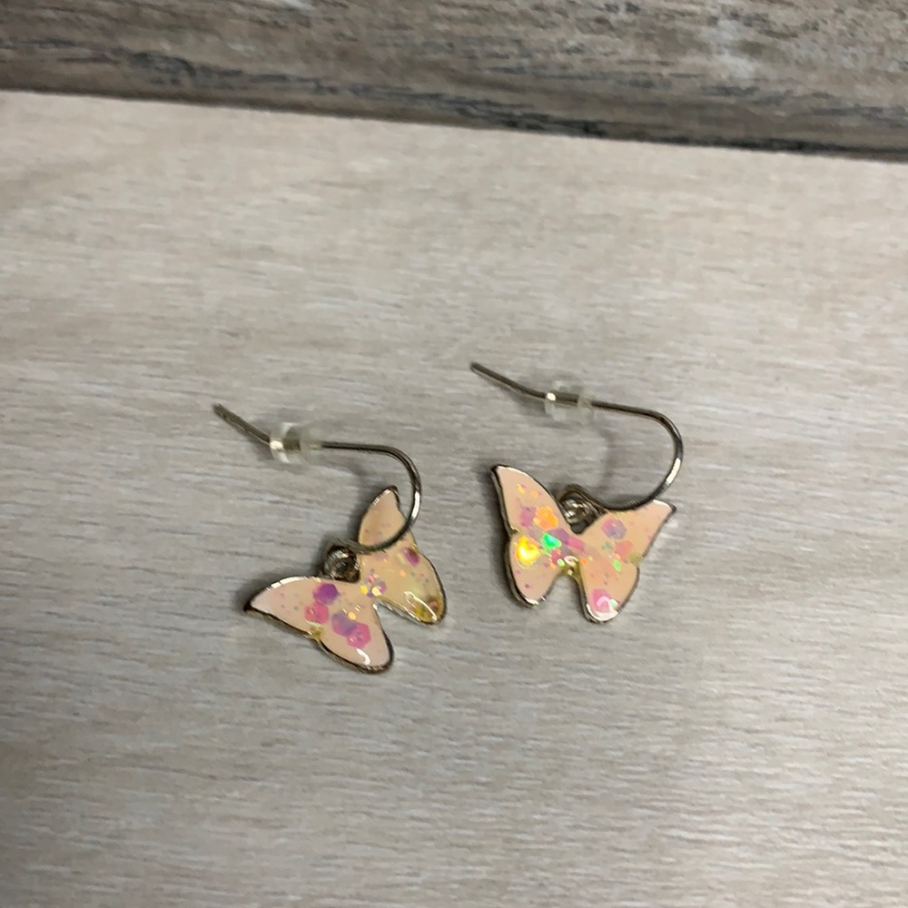 4️⃣ for $25 - Pink butterfly earrings